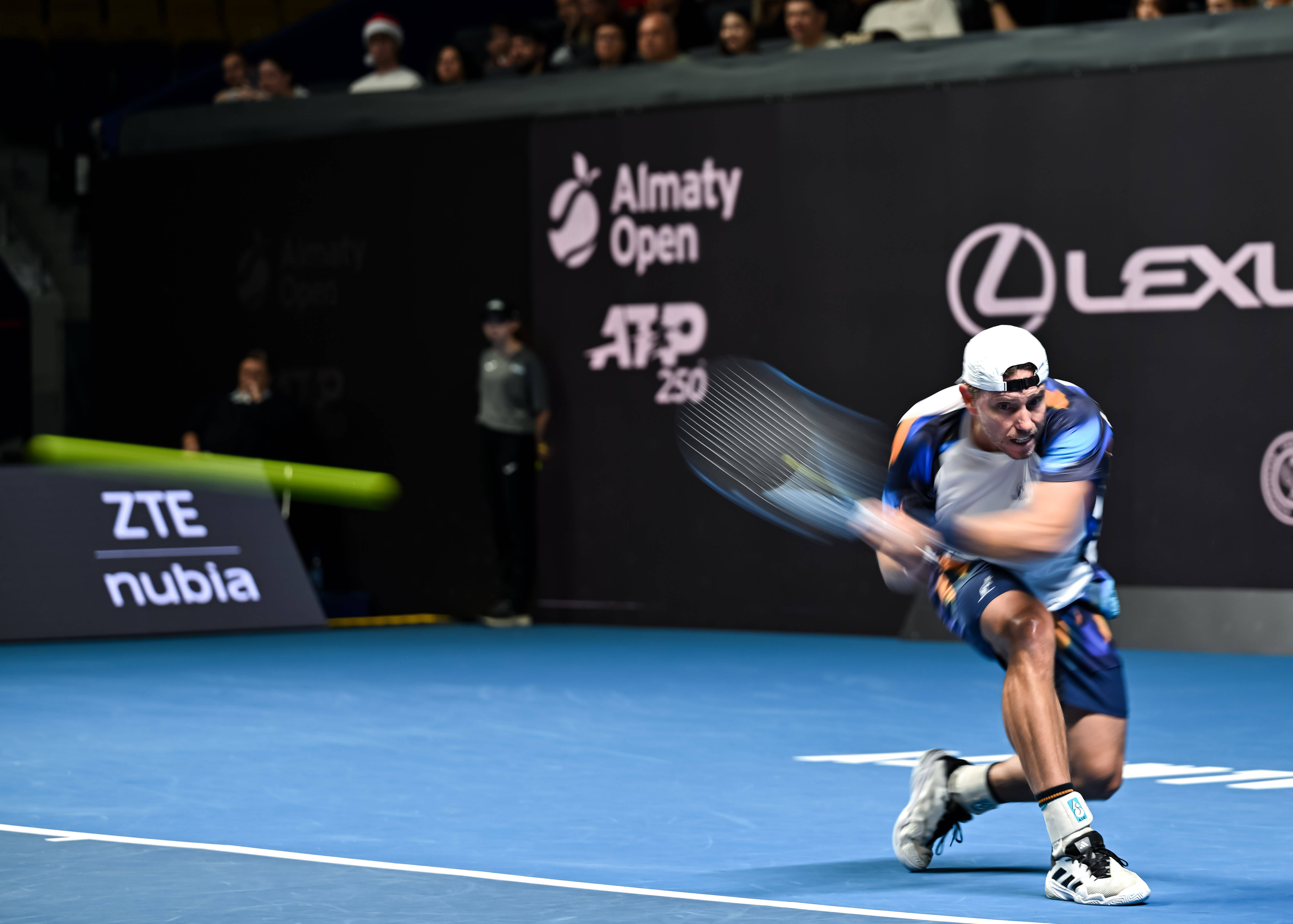 （体育）网球——ATP250阿拉木图网球公开赛：梅德韦杰夫晋级决赛
