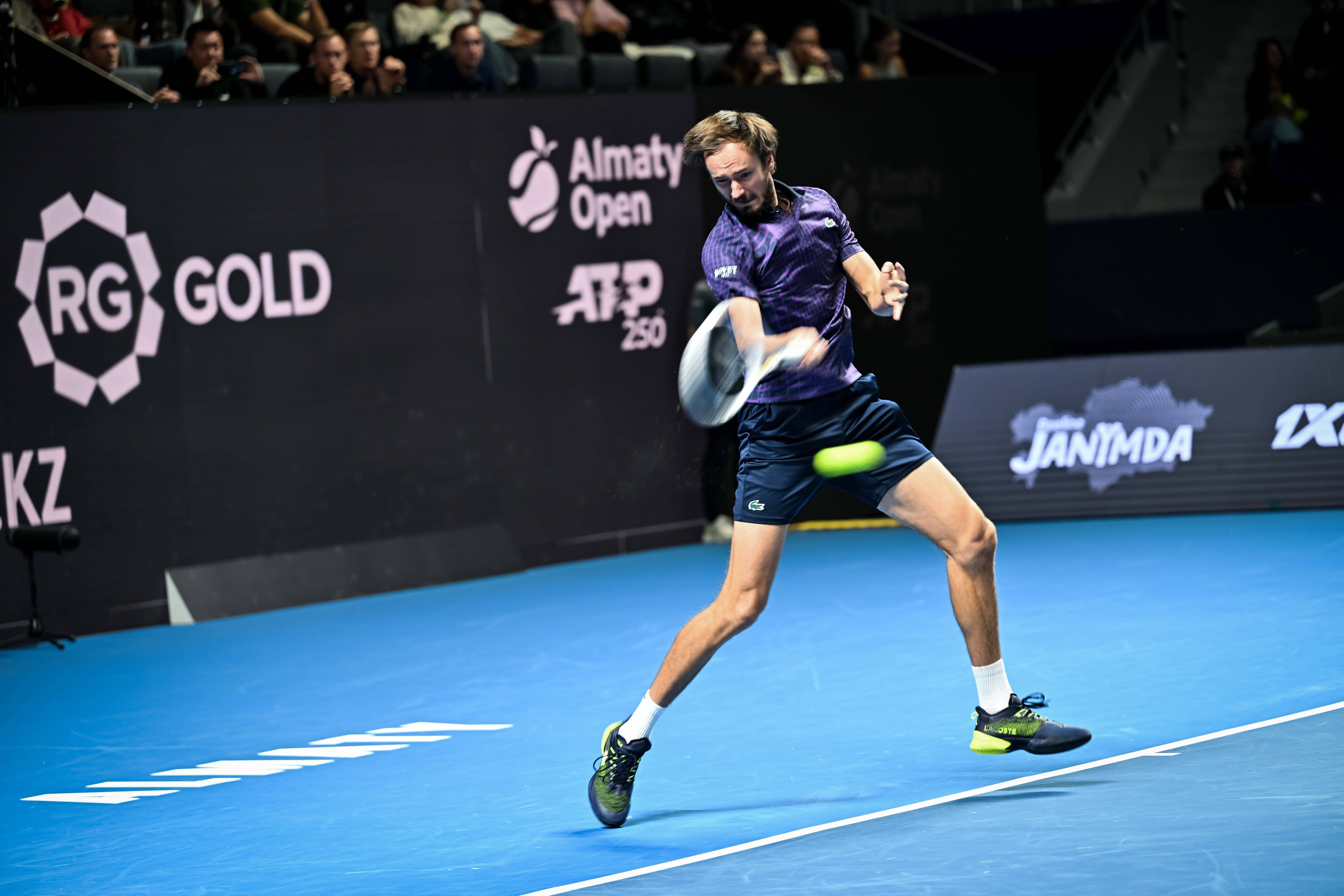 （体育）网球——ATP250阿拉木图网球公开赛：梅德韦杰夫晋级决赛