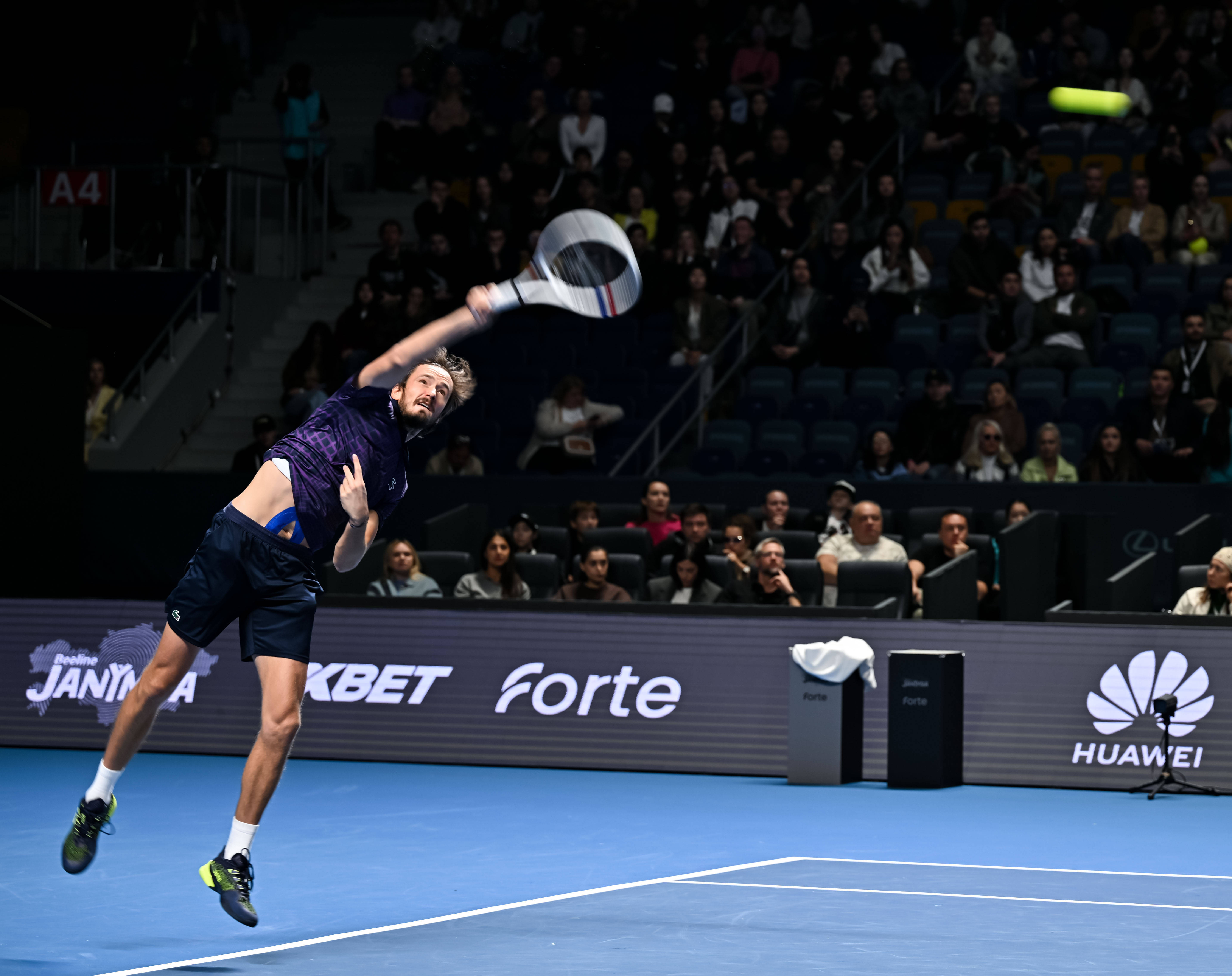 （体育）网球——ATP250阿拉木图网球公开赛：梅德韦杰夫晋级决赛